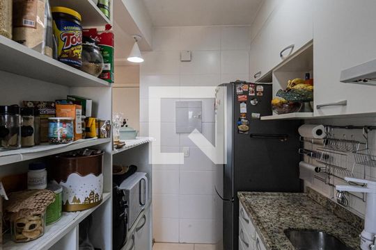 Cozinha de apartamento à venda com 2 quartos, 57m² em Vila Oratório, São Paulo