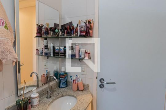 Banheiro Social de apartamento à venda com 2 quartos, 57m² em Vila Oratório, São Paulo