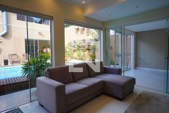 Casa à venda com 3 quartos, 480m² em Jardim Itu Sabará, Porto Alegre