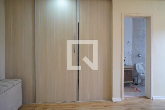 Suíte de casa à venda com 3 quartos, 480m² em Jardim Itu Sabará, Porto Alegre