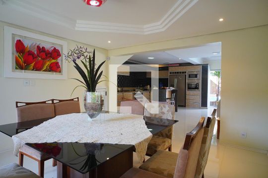 Sala de casa à venda com 3 quartos, 480m² em Jardim Itu Sabará, Porto Alegre
