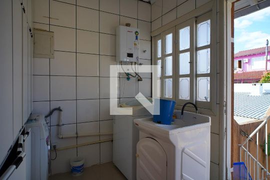 Lavanderia de casa à venda com 3 quartos, 480m² em Jardim Itu Sabará, Porto Alegre