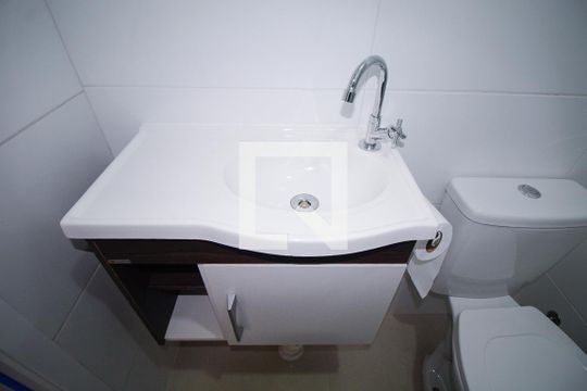 Banheiro de apartamento para alugar com 2 quartos, 36m² em Jardim Adutora, São Paulo