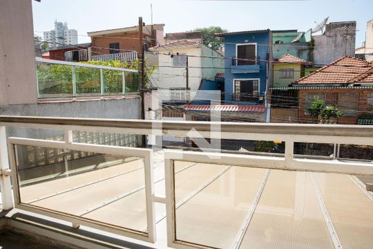 Sacada de casa para alugar com 3 quartos, 180m² em Vila Hamburguesa, São Paulo