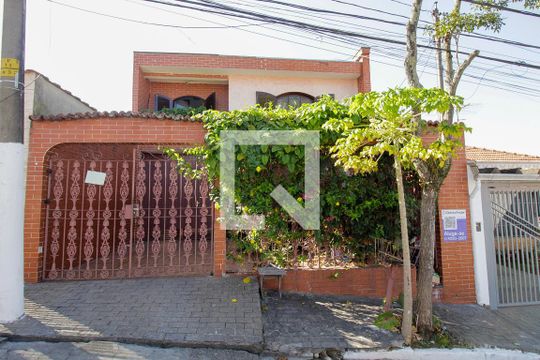Fachada de casa para alugar com 2 quartos, 100m² em São Lucas, São Paulo