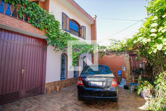 Garagem de casa para alugar com 2 quartos, 100m² em São Lucas, São Paulo
