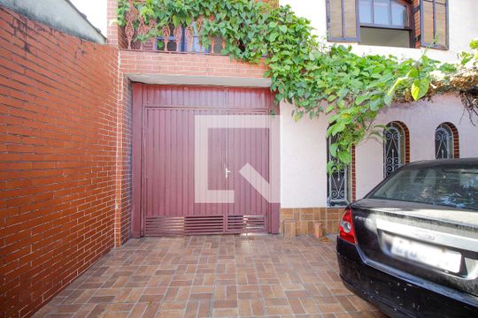 Garagem de casa para alugar com 2 quartos, 100m² em São Lucas, São Paulo