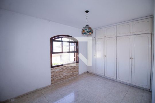 Quarto 1 de casa para alugar com 2 quartos, 100m² em São Lucas, São Paulo