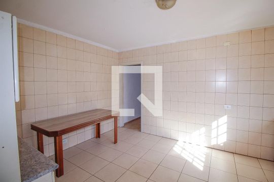 Cozinha de casa para alugar com 2 quartos, 100m² em São Lucas, São Paulo