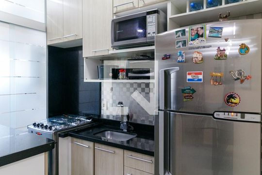 Cozinha de apartamento para alugar com 2 quartos, 50m² em Jardim São Francisco (zona Leste), São Paulo
