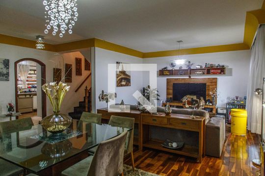 Sala de casa à venda com 6 quartos, 289m² em Vila Prudente, São Paulo