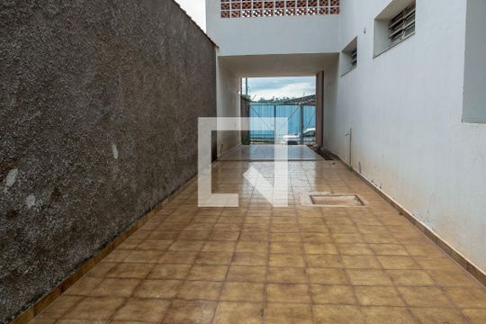Garagem de casa para alugar com 4 quartos, 480m² em Vila Santa Terezinha, Várzea Paulista