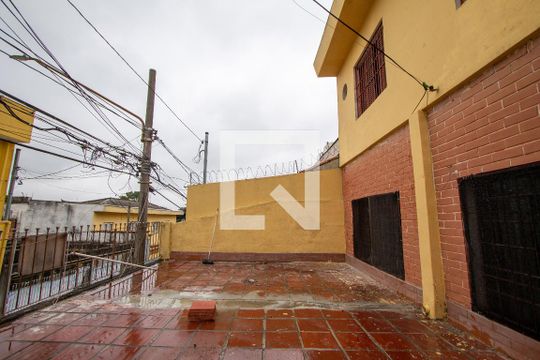 Terraço de casa à venda com 6 quartos, 210m² em Km 18, Osasco
