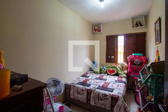 Quarto 2 (casa 3) de casa à venda com 6 quartos, 210m² em Km 18, Osasco