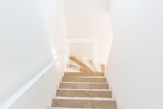 Escadas de casa à venda com 3 quartos, 165m² em Vila Pereira Cerca, São Paulo