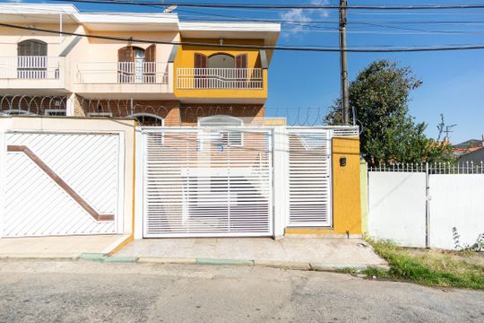 Fachada de casa à venda com 3 quartos, 165m² em Vila Pereira Cerca, São Paulo