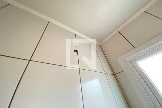 Chuveiro do Banheiro de apartamento à venda com 2 quartos, 58m² em Rincão, Novo Hamburgo