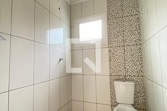 Banheiro de apartamento à venda com 2 quartos, 58m² em Rincão, Novo Hamburgo