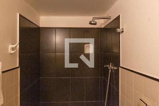 Edícula - Banheiro da Suíte de casa à venda com 4 quartos, 140m² em Campos Elíseos, São Paulo