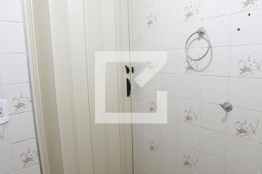 Banheiro de apartamento para alugar com 3 quartos, 54m² em Conjunto Habitacional Padre Jose de Anchieta, São Paulo