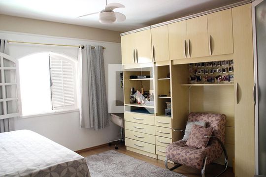 Quarto  de casa à venda com 3 quartos, 370m² em Centro, Diadema