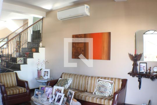 Casa à venda com 3 quartos, 650m² em Pechincha, Rio de Janeiro