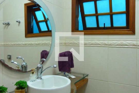 Lavabo de casa para alugar com 4 quartos, 479m² em Penha de França, São Paulo