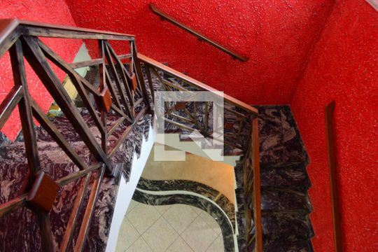 Hall da escada de casa para alugar com 4 quartos, 479m² em Penha de França, São Paulo