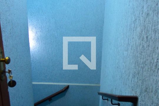 Escada para a garagem de casa para alugar com 4 quartos, 479m² em Penha de França, São Paulo