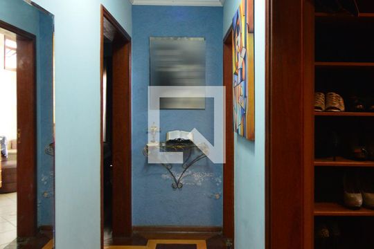 Corredor das suites de casa para alugar com 4 quartos, 479m² em Penha de França, São Paulo