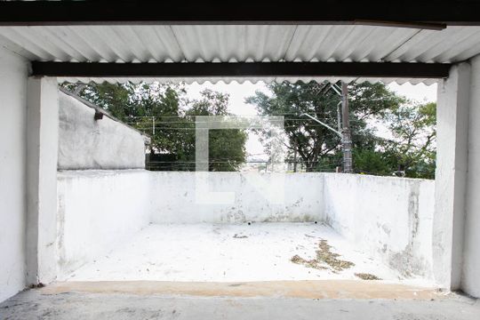 Quintal de casa para alugar com 2 quartos, 70m² em Limoeiro, São Paulo