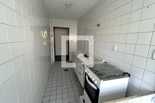 Cozinha de apartamento para alugar com 2 quartos, 70m² em Jardim Sulacap, Rio de Janeiro