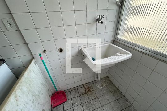 Área de Serviço de apartamento para alugar com 2 quartos, 70m² em Jardim Sulacap, Rio de Janeiro