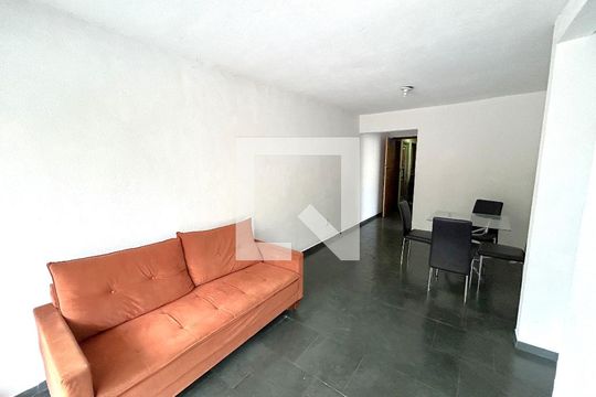 Sala de apartamento para alugar com 2 quartos, 70m² em Jardim Sulacap, Rio de Janeiro