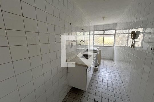 Cozinha de apartamento para alugar com 2 quartos, 70m² em Jardim Sulacap, Rio de Janeiro