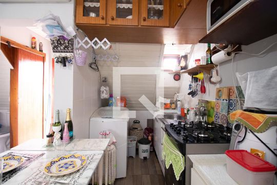 Cozinha de kitnet/studio à venda com 1 quarto, 25m² em Glória, Porto Alegre