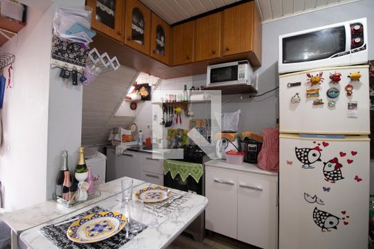 Cozinha de kitnet/studio à venda com 1 quarto, 25m² em Glória, Porto Alegre