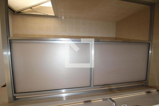 Banheiro de apartamento à venda com 1 quarto, 40m² em Botafogo, Campinas