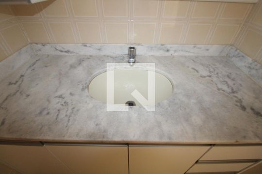 Banheiro de apartamento à venda com 1 quarto, 40m² em Botafogo, Campinas