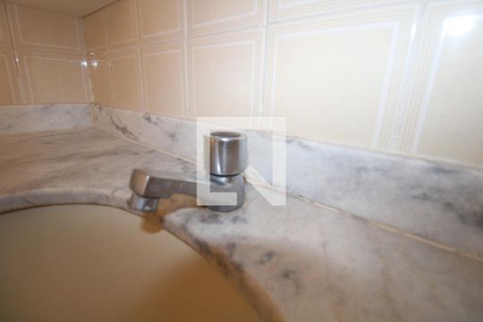 Banheiro de apartamento à venda com 1 quarto, 40m² em Botafogo, Campinas