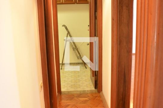 Corredor de apartamento à venda com 2 quartos, 140m² em Ingá, Niterói