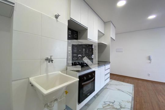 Cozinha de apartamento para alugar com 2 quartos, 40m² em Paraíso do Morumbi, São Paulo