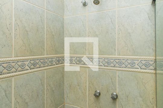 Casa 1- Detalhe do Banheiro Social de casa à venda com 5 quartos, 360m² em Jardim Guanabara, Rio de Janeiro
