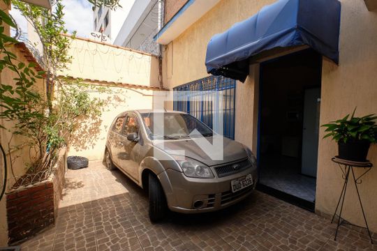 Garagem de casa à venda com 4 quartos, 178m² em Jardim Santa Mena, Guarulhos