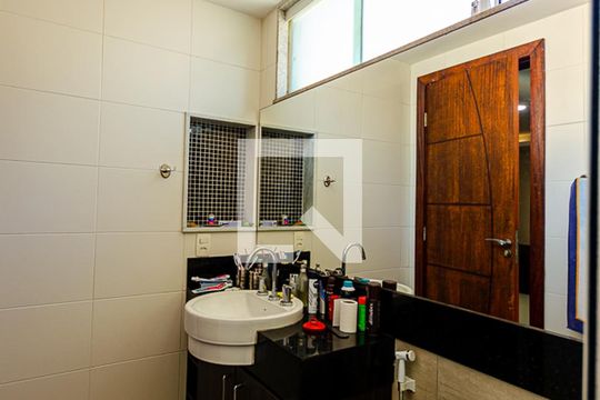 Banheiro do Quarto 3 de casa à venda com 5 quartos, 450m² em Vital Brasil, Niterói