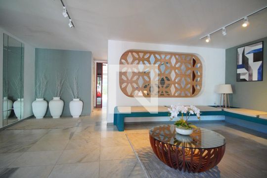 Hall de Entrada de apartamento à venda com 3 quartos, 270m² em Auxiliadora, Porto Alegre