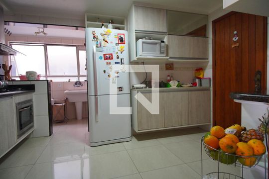 Cozinha de apartamento à venda com 3 quartos, 270m² em Auxiliadora, Porto Alegre