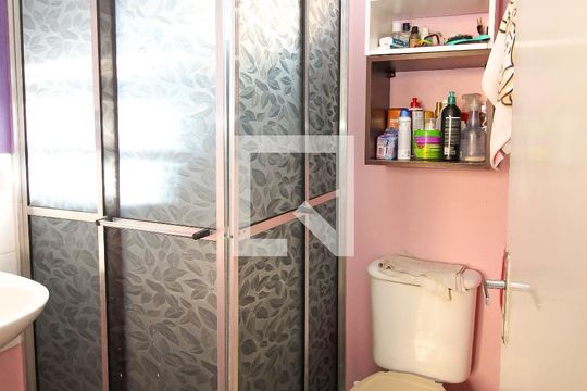 Banheiro de apartamento à venda com 2 quartos, 46m² em Paternon, Porto Alegre