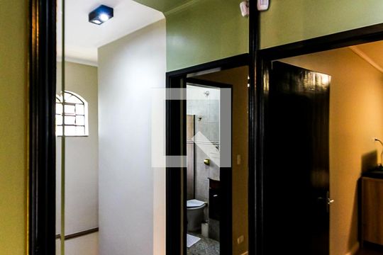 Corredor de casa à venda com 3 quartos, 260m² em Vila Isolina Mazzei, São Paulo