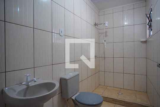 Banheiro 1 de casa de condomínio para alugar com 3 quartos, 200m² em Vila Jardim, Porto Alegre